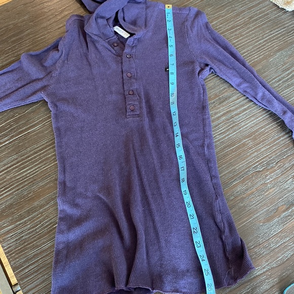 RVCA ladies ribbed, long, sleeved T with hood and three-quarter button up. - Picture 8 of 9